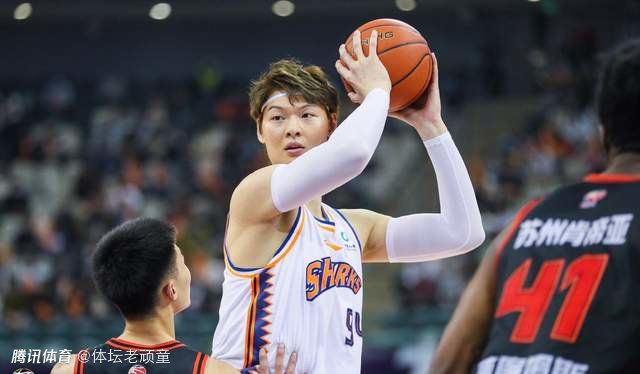 马岚恨恨的冷哼一声，随后愤怒的把脸扭向窗外，嘴里阴阳怪气的说：要你这样的女婿真的是屁用都没有，只会给我惹麻烦。